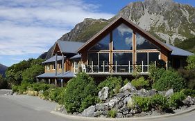 Aoraki Mount Cook Alpine Lodge